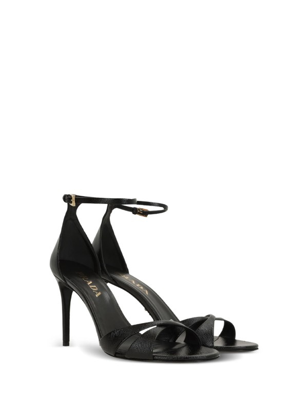 Décolleté in Velluto Nero Prada - Eleganza e Raffinatezza