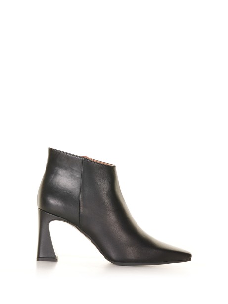 Ankle boot in black leather