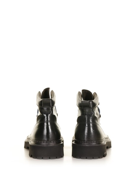 Pedula black leather and rubber sole