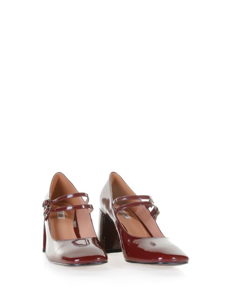 Décolleté red leather strap 2