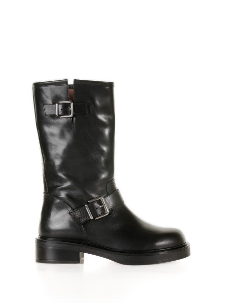 Fabia leather boot with buckles
