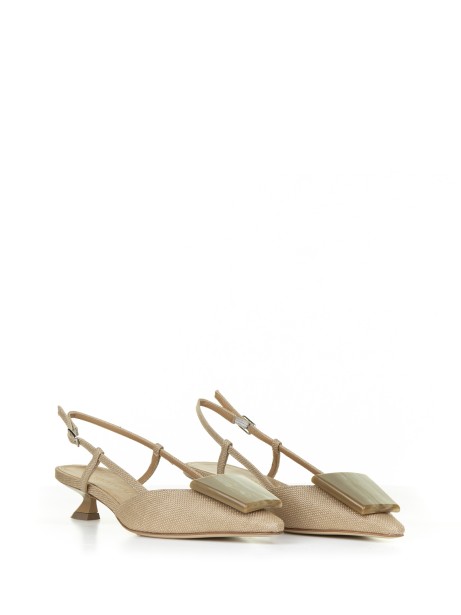 Leather pump with accessory