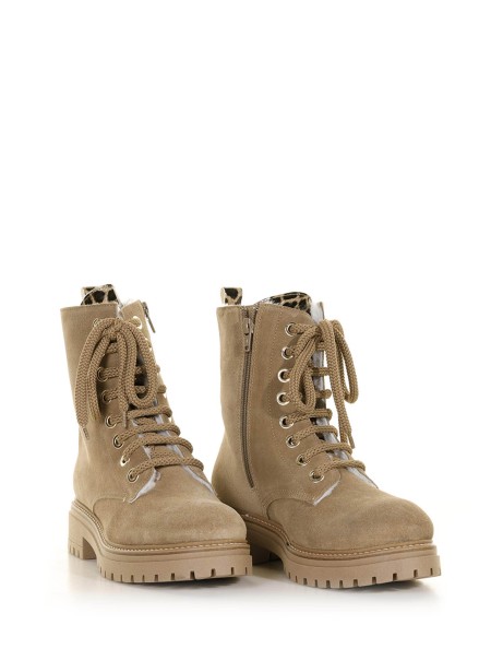 Stivaletto in suede con lacci 2