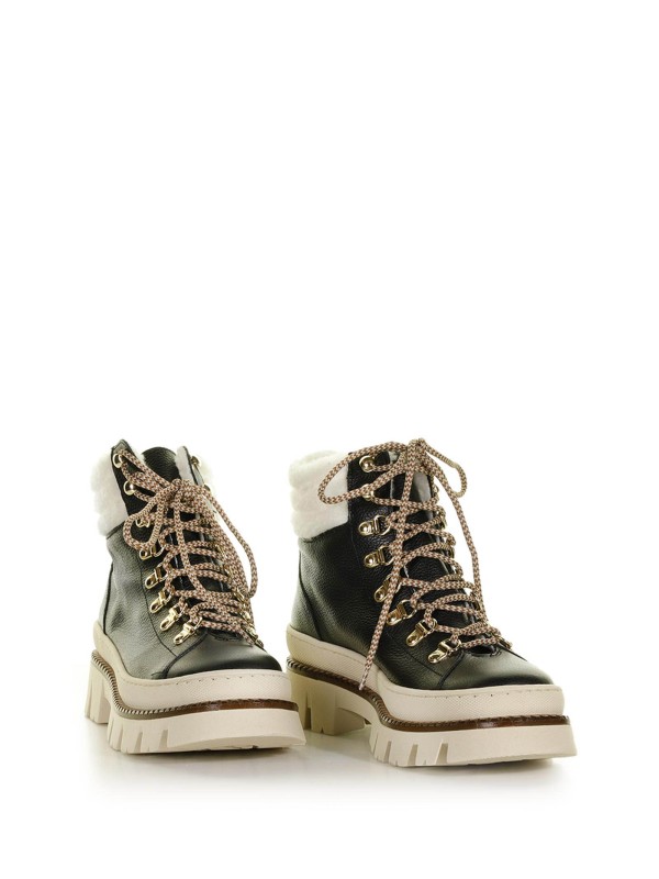 Leather ankle boot with lining