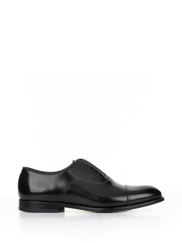 Black leather Oxford with toe cap Black leather Oxford with toe cap