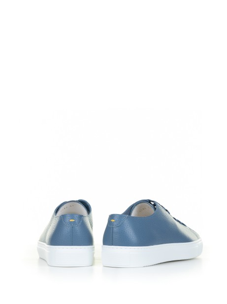 Sneaker azzurra in pelle