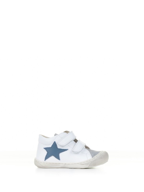 Leather sneaker with star Leather sneaker with star
