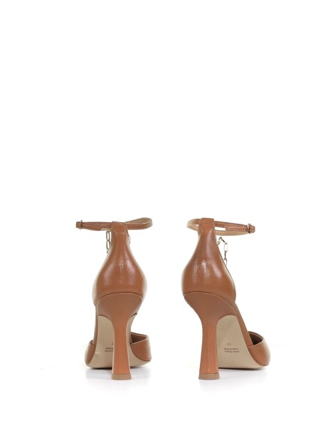 Decollete con cinturino e catena