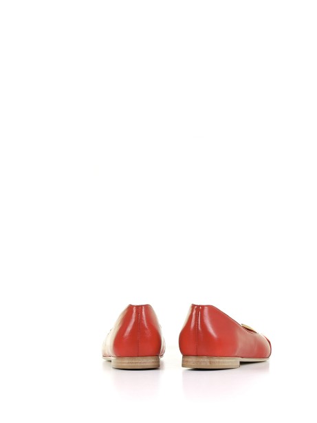 Ballerina in nappa con dettaglio placca