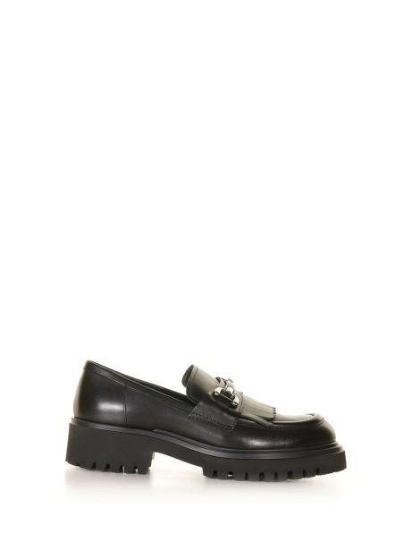 Black leather loafer with fringes