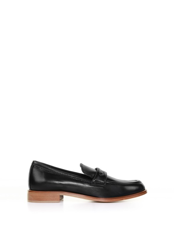 Loafers with contrasting sole Loafers with contrasting sole
