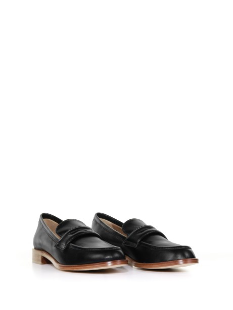 Loafers with contrasting sole