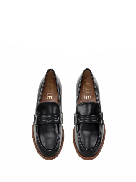 Loafers with contrasting sole