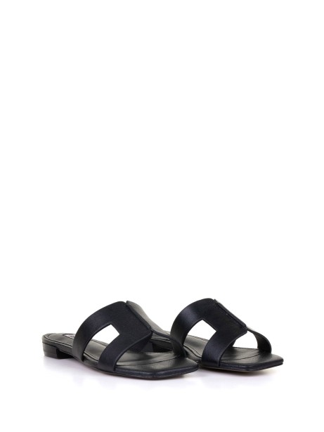 Black leather slipper 2