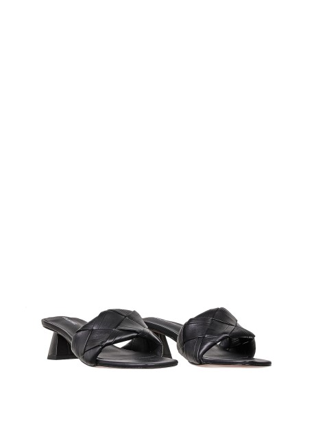 Sandal Braided In Black Colored 2