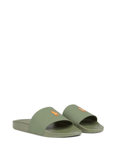 Slipper with contrasting logo 2