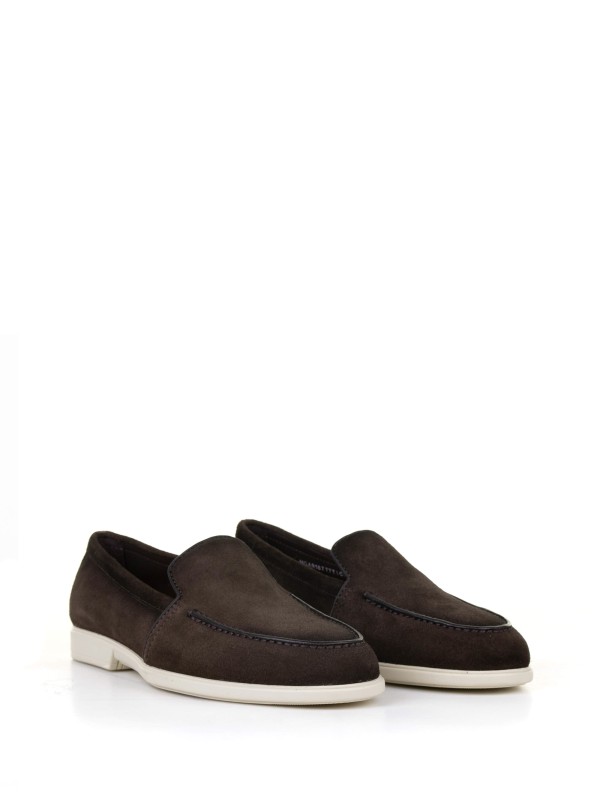 Slip on moccasin in brown suede