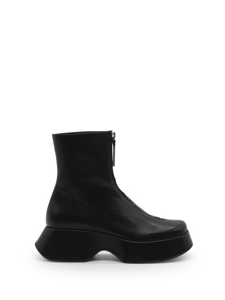 Black ankle boot in stretch nappa with zip