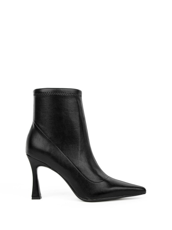 Stivaletto nero in pelle stretch Stivaletto nero in pelle stretch