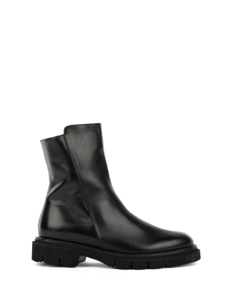 Black ankle boot in nappa leather and rubber sole