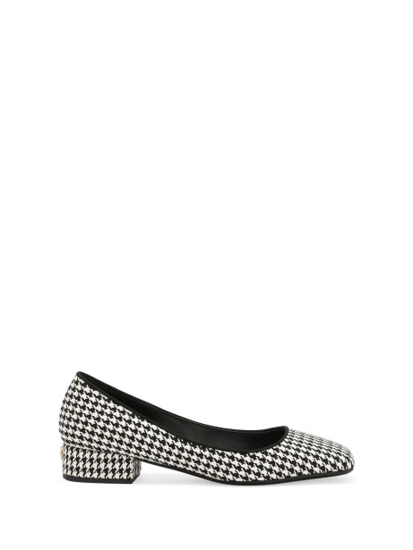 Pumps in houndstooth fabric