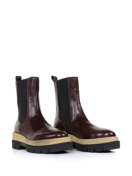 Shiny leather boot 2