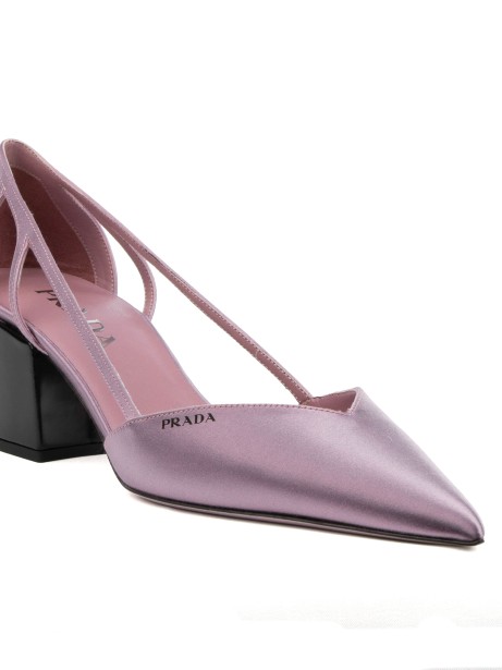 Décolleté cut-out in raso