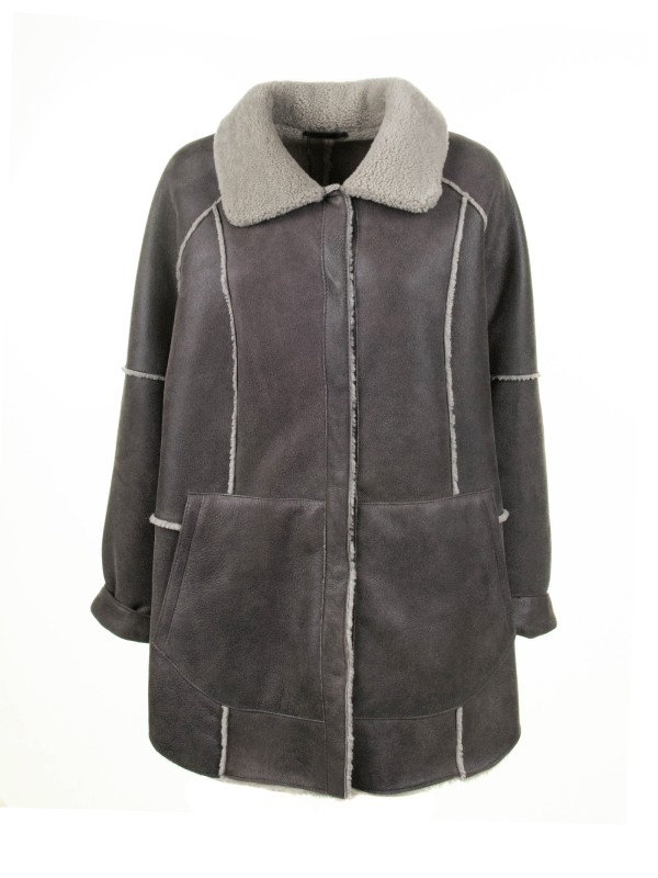 Long coat in sheepskin and curly wool Long coat in sheepskin and curly wool
