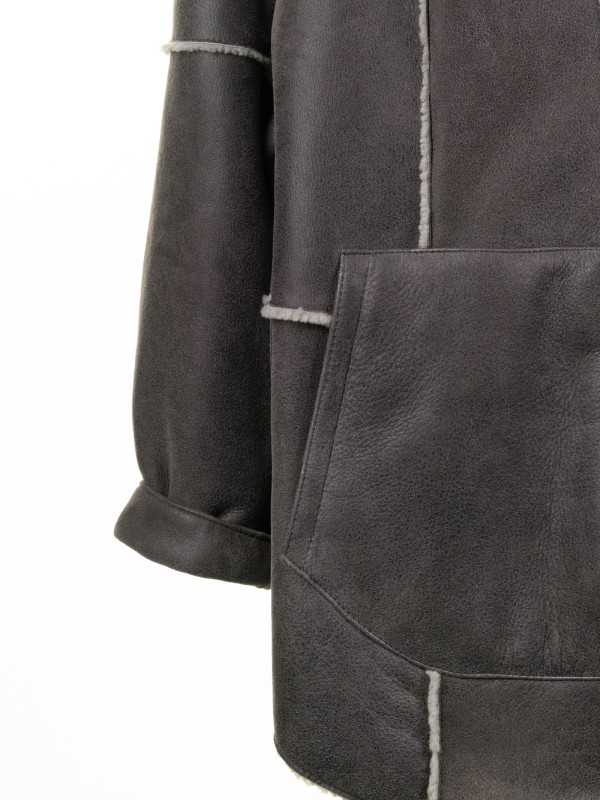 Long coat in sheepskin and curly wool