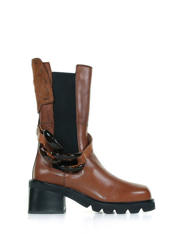 Boot with chain detail