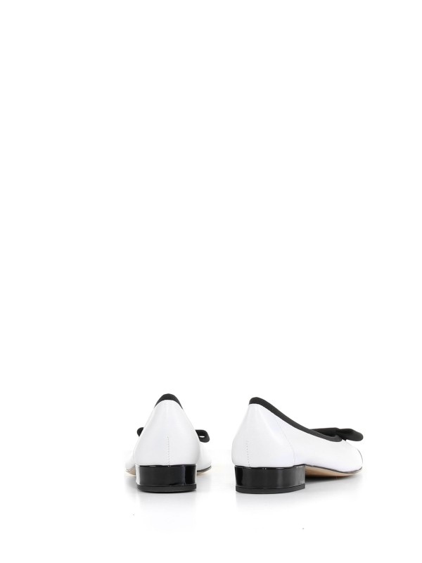 Ballerina shoes with patent leather details