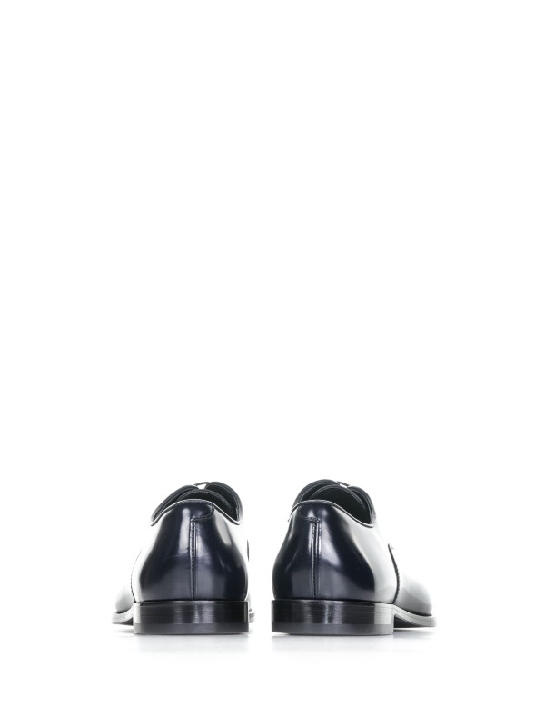 Lace-up shoe in brushed leather