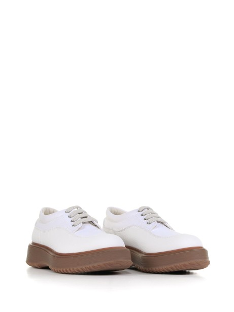 Untraditional sneaker in canvas 2