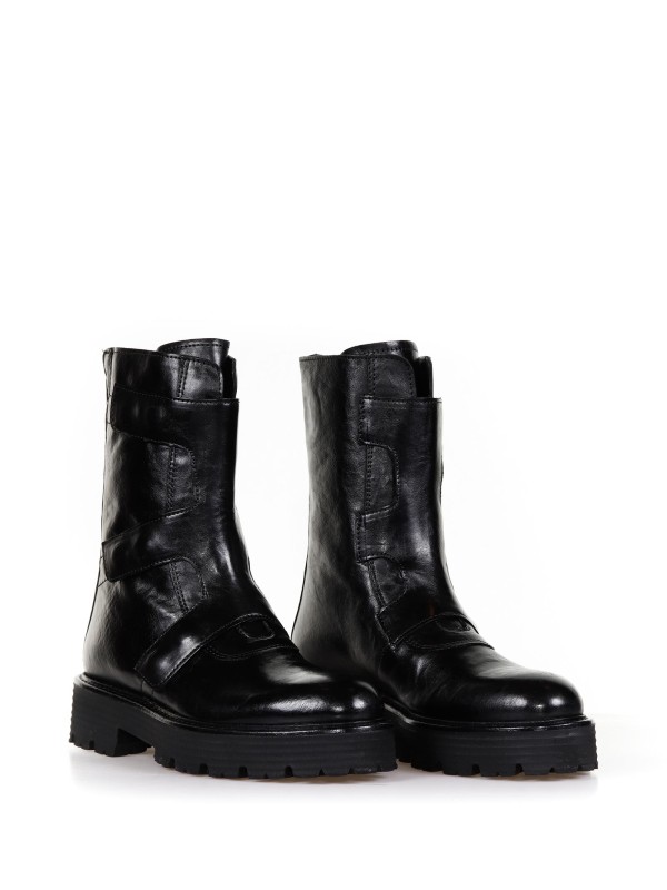 Biker in pelle con zip posteriore