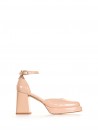 Patent leather sandal with plateau