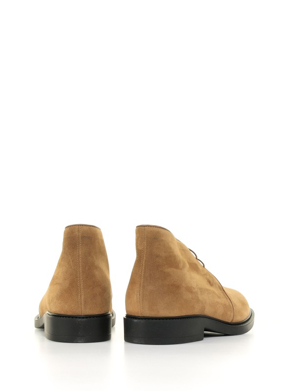 Ankle boot with laces