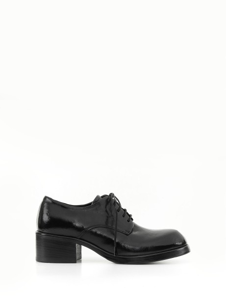 Low lace-up brogues