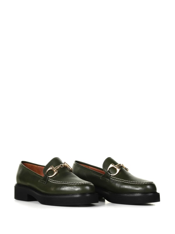 Leather loafer with clamp