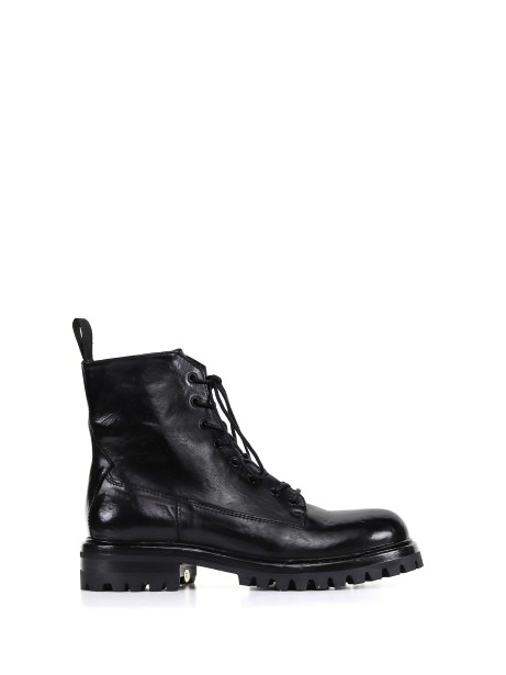 Leather ankle boot with laces