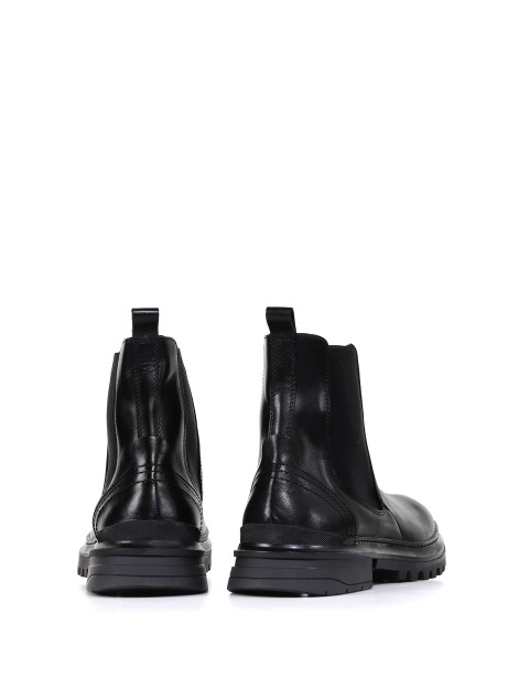 Ankle boot in leather