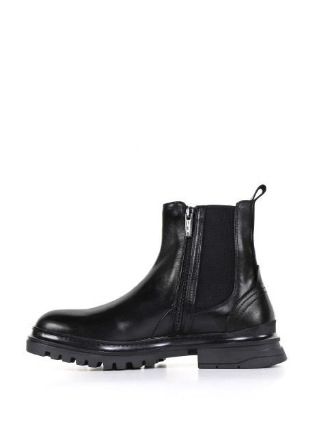 Ankle boot in leather