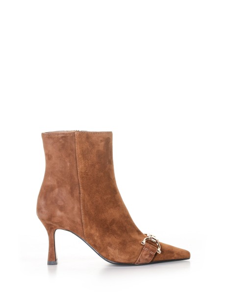 Stivaletto in suede Stivaletto in suede