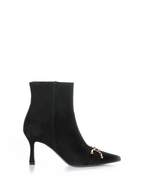 Ankle boot with accessory and zip