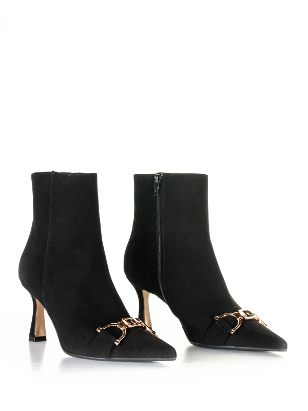 Ankle boot with accessory and zip