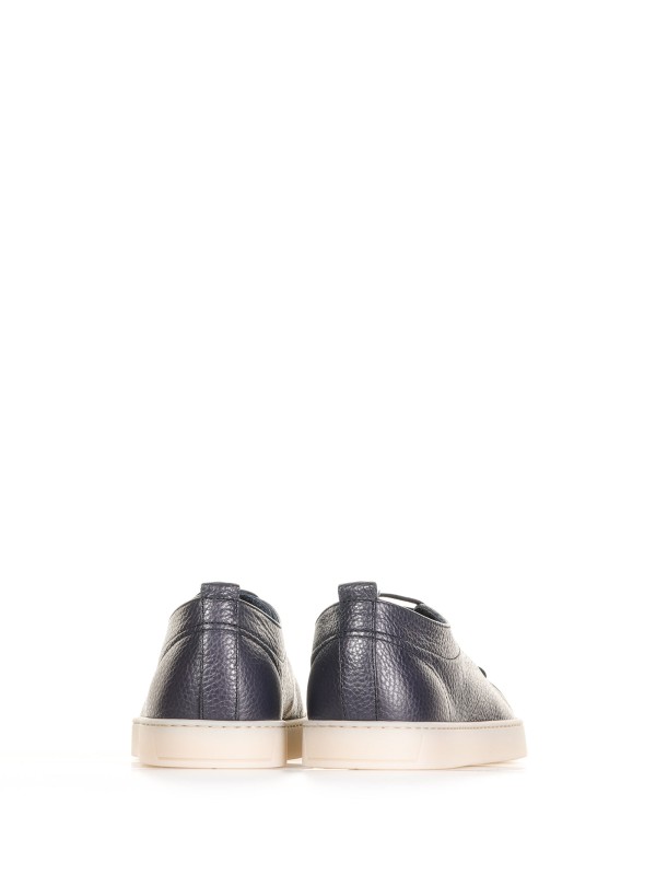 Leather sneaker and contrasting bottom
