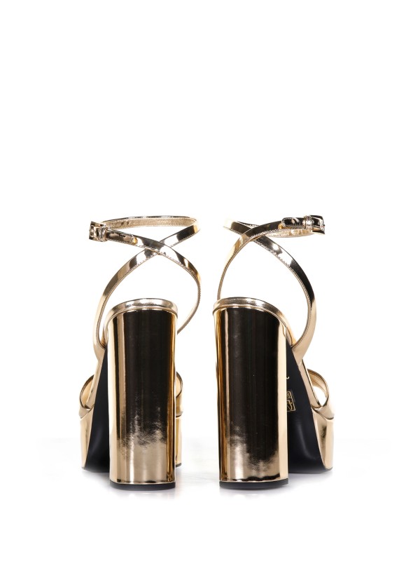 Platform sandals in metallic leather