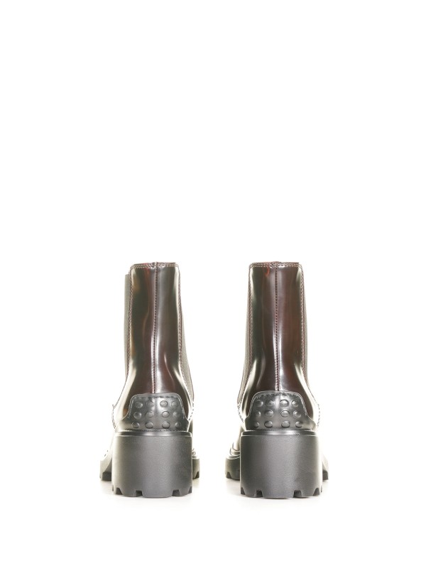 Leather ankle boot with macro sole