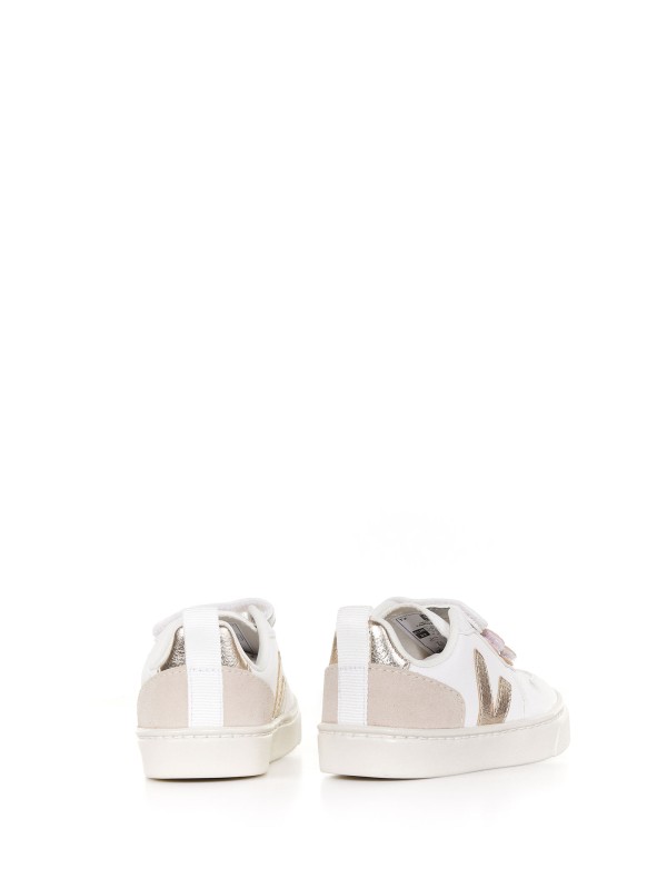 Sneaker with side logo