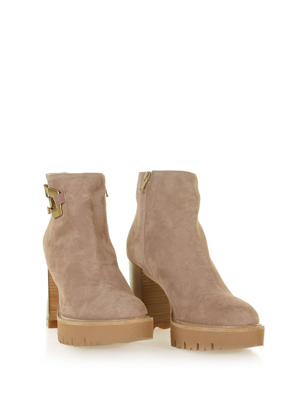 Stivaletto in suede con accessorio