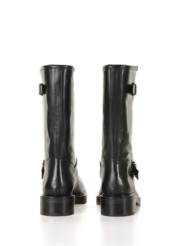 Fabia leather boot with buckles